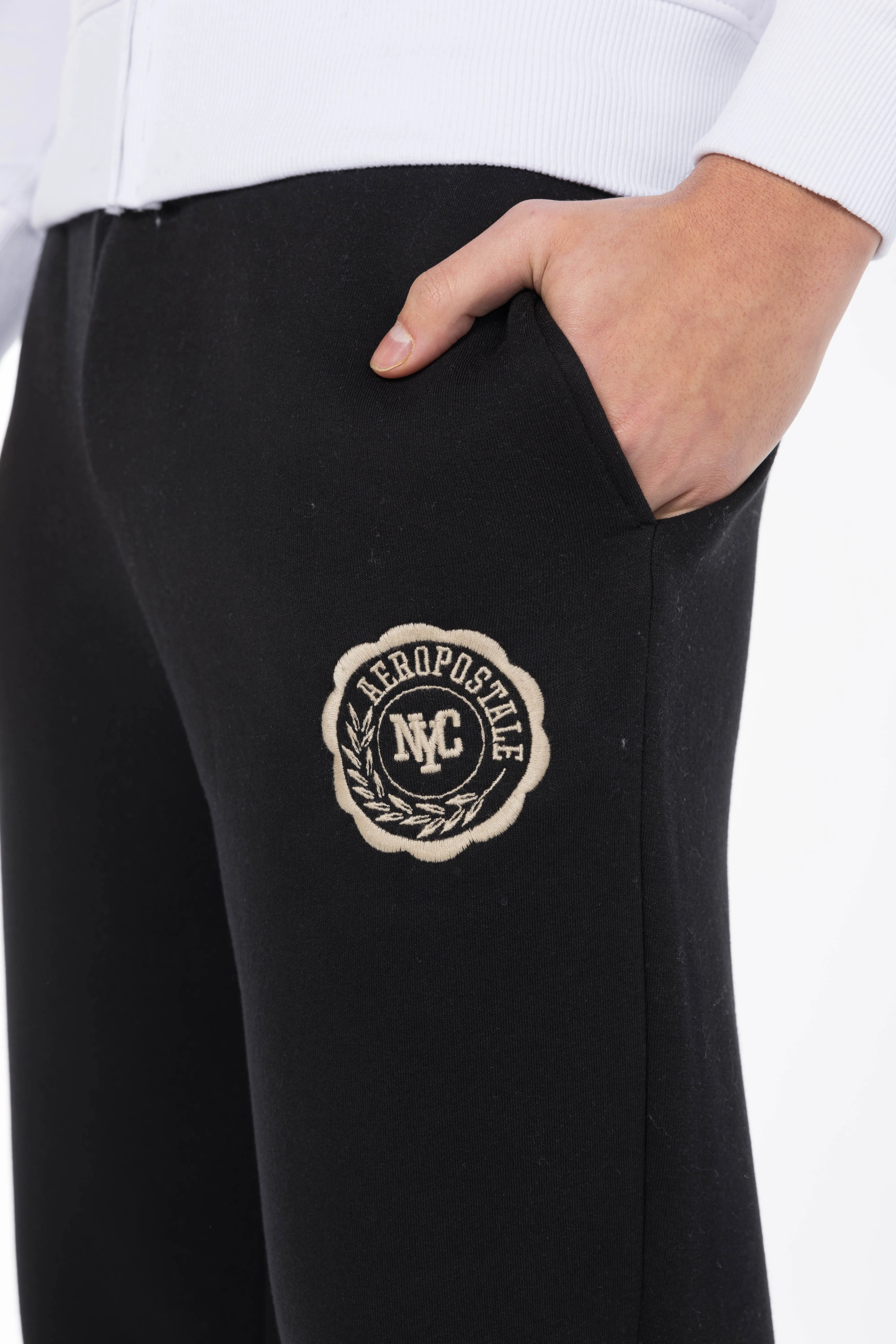 AEROPOSTALE NY SHIELD JOGGER SWEATPANTS-BLACK