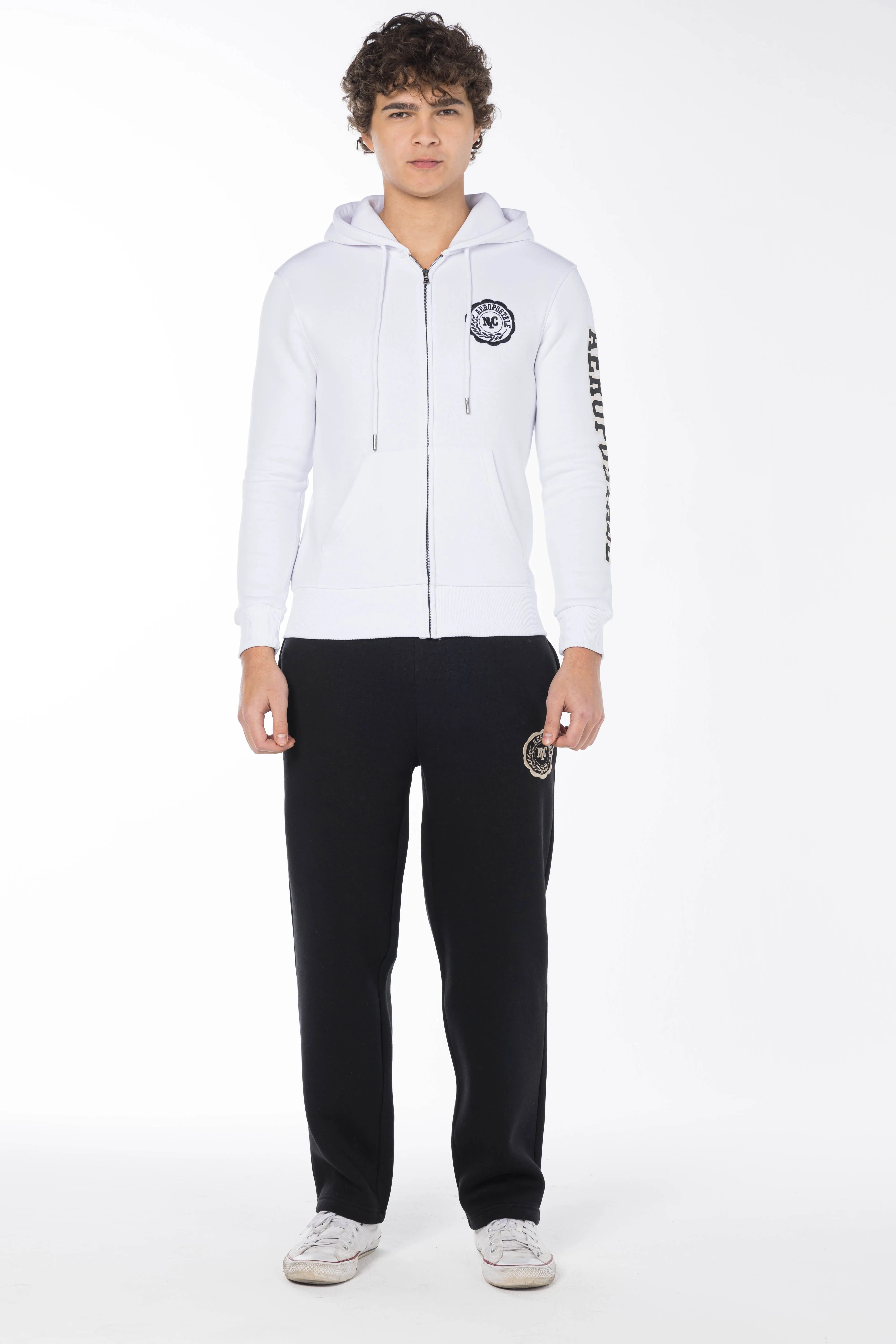 AEROPOSTALE NY SHIELD JOGGER SWEATPANTS-BLACK