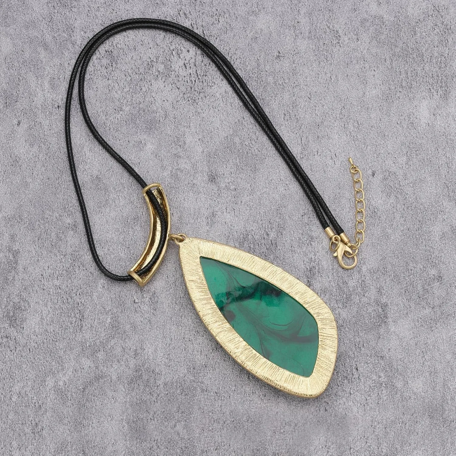 GelConnie Leather Necklace for Women Large Pendant Long Brown Necklace Circle Leather Choker Vintage Sweater Necklace Gold Chunky Boho Necklaces for Women