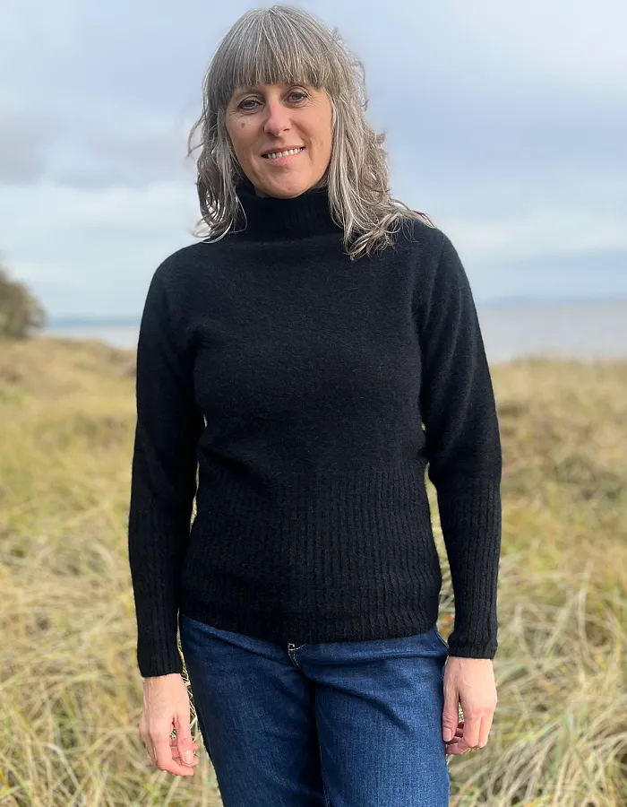 Noble Wilde Rib Turtle Neck in Black