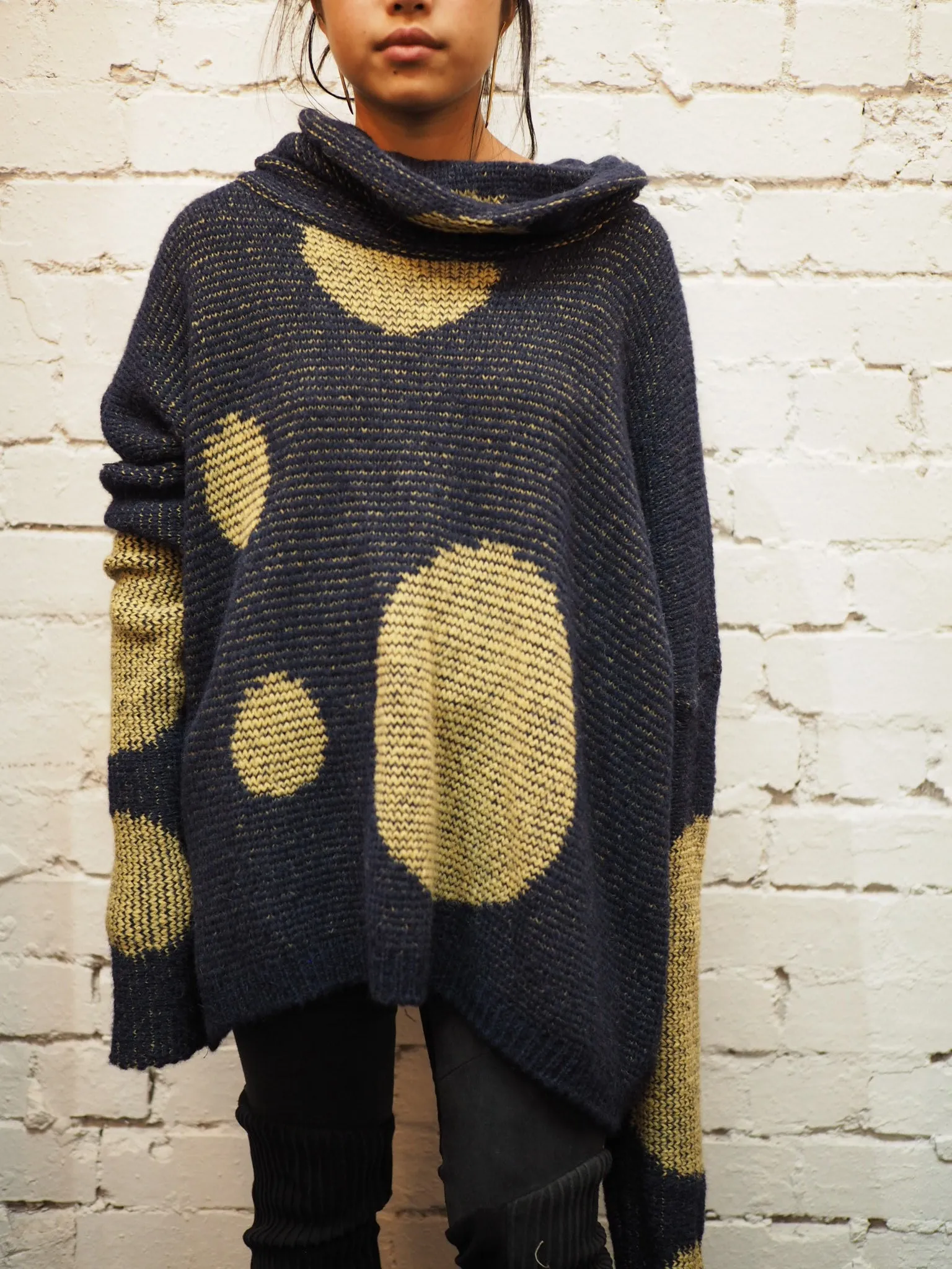 Over size spot sweater (Alpaca) - Navy / yellow