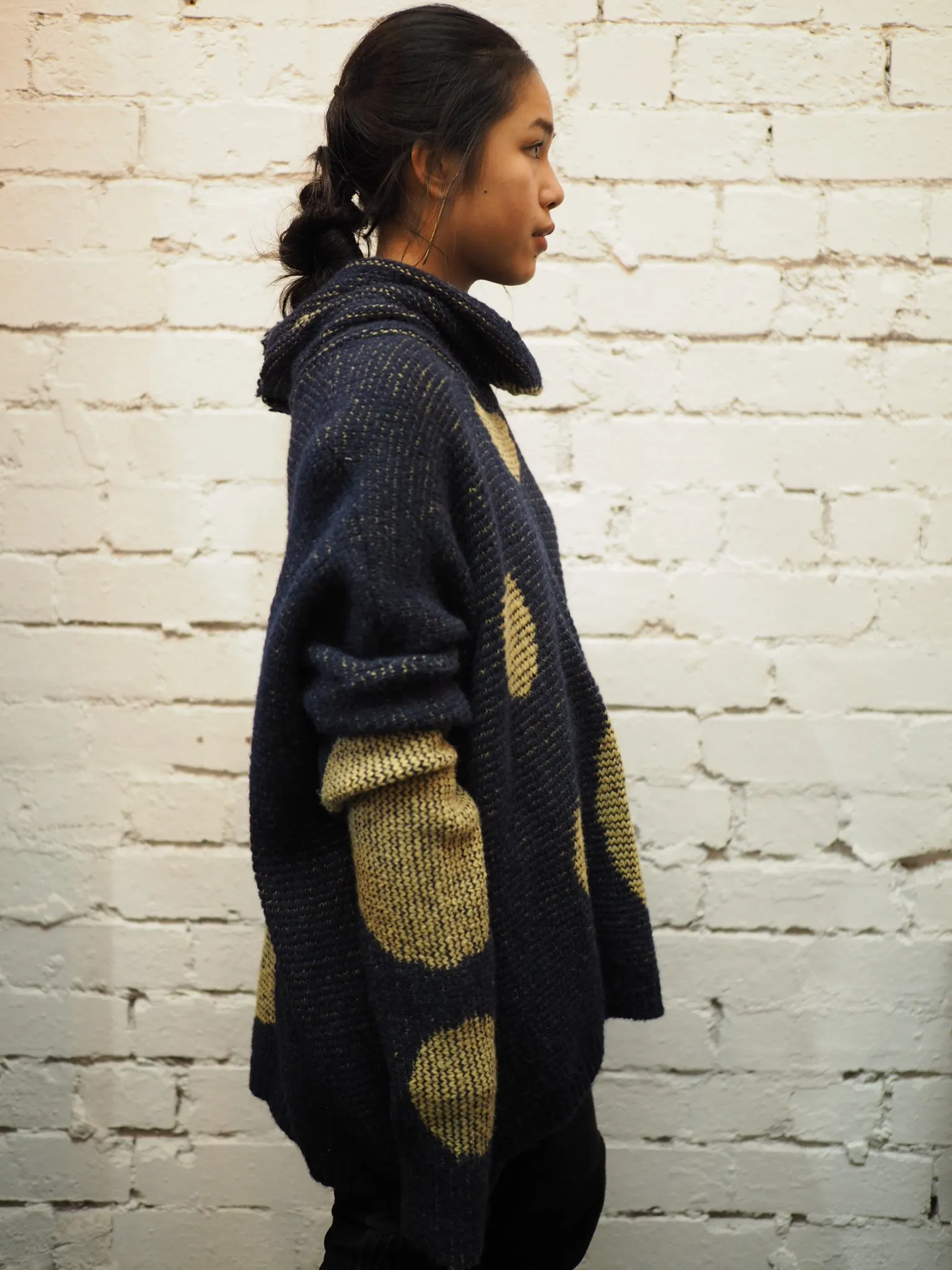 Over size spot sweater (Alpaca) - Navy / yellow